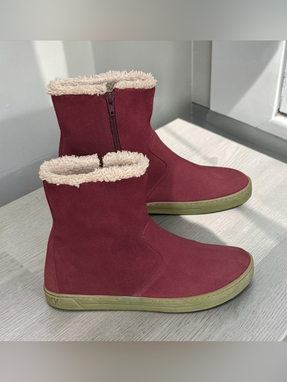 Birkenstock Women’s 36 / 5 - 5.5 Burgundy Suede Shearling Lined Ankle Zip Boots